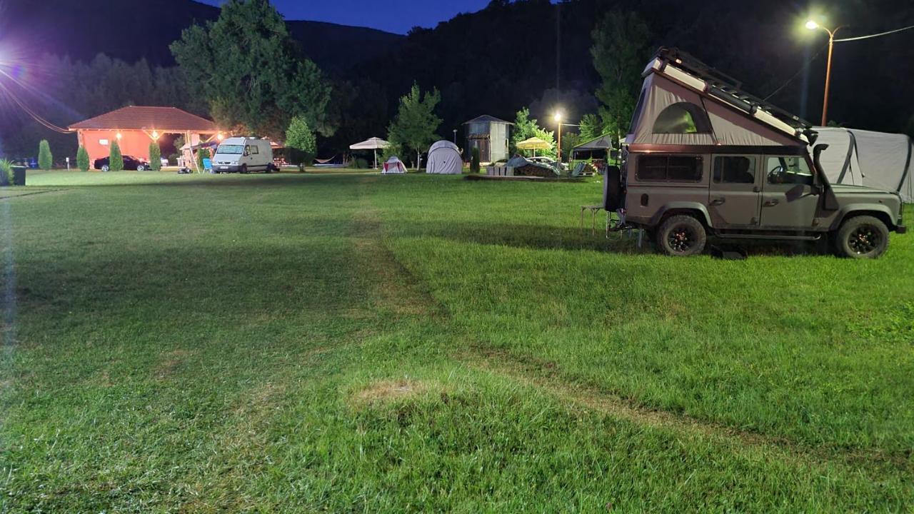 Auto Kamp Lav Hotel Kulen Vakuf Bagian luar foto