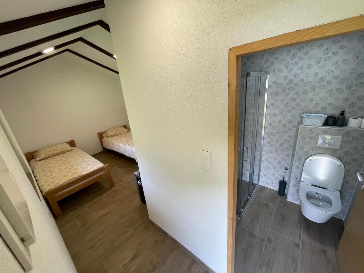 Auto Kamp Lav Hotel Kulen Vakuf Bagian luar foto