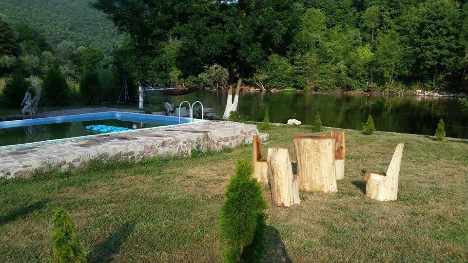 Auto Kamp Lav Hotel Kulen Vakuf Bagian luar foto