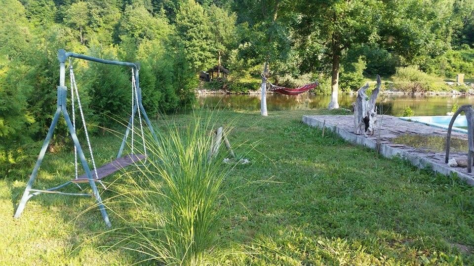 Auto Kamp Lav Hotel Kulen Vakuf Bagian luar foto