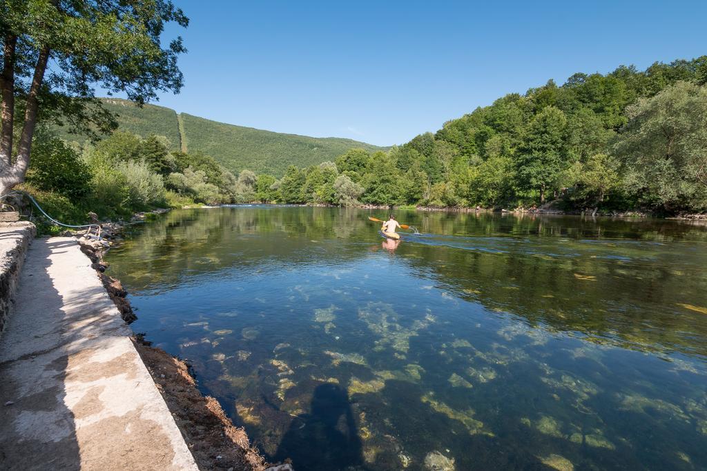 Auto Kamp Lav Hotel Kulen Vakuf Bagian luar foto
