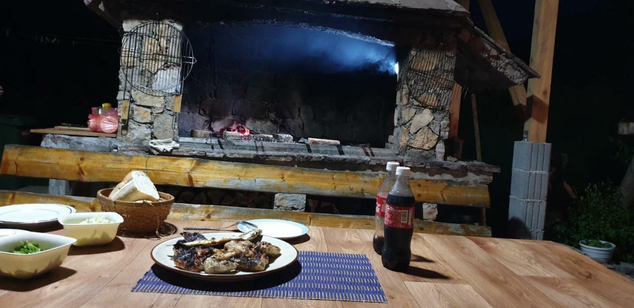 Auto Kamp Lav Hotel Kulen Vakuf Bagian luar foto