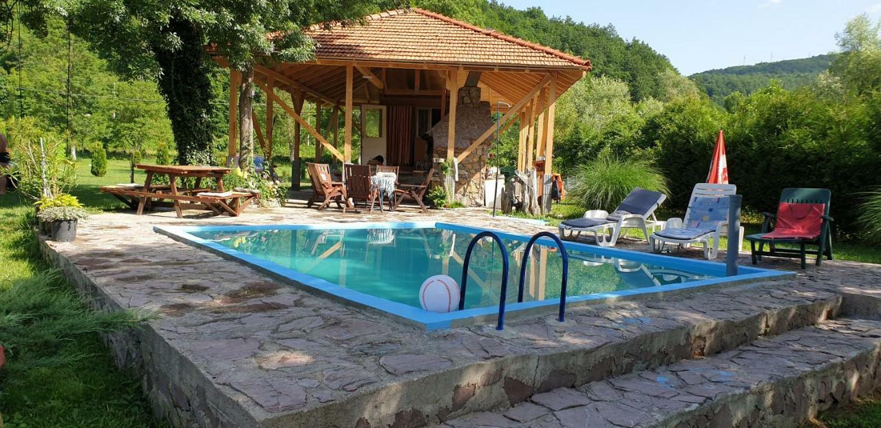Auto Kamp Lav Hotel Kulen Vakuf Bagian luar foto