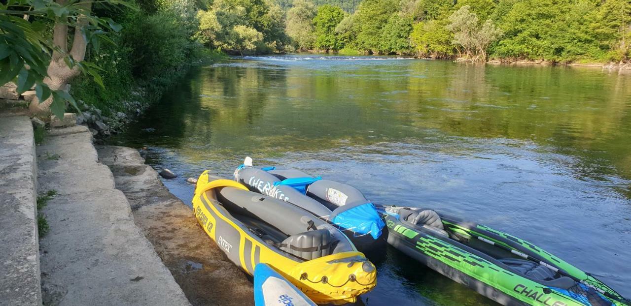 Auto Kamp Lav Hotel Kulen Vakuf Bagian luar foto